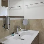 In Con Sauna, Piscina E Campo Da Sport