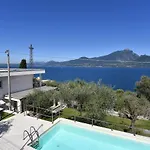 Apartamento In Con Sauna, Piscina E Campo Da Sport Torri Del Benaco