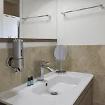 In Con Sauna, Piscina E Campo Da Sport