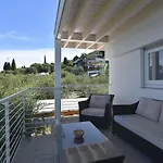 In Con Sauna, Piscina E Campo Da Sport *