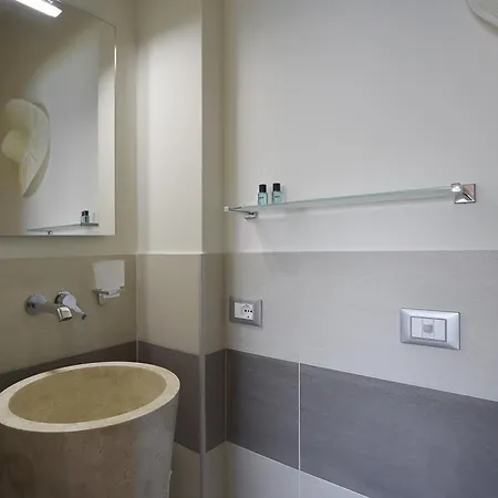 In Con Sauna, Piscina E Campo Da Sport *