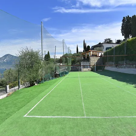 In Con Sauna, Piscina E Campo Da Sport Apartament