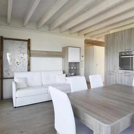 Appartement In Con Sauna, Piscina E Campo Da Sport