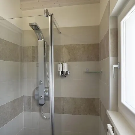 Apartment In Con Sauna, Piscina E Campo Da Sport Torri Del Benaco