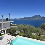 아파트 In Con Sauna, Piscina E Campo Da Sport